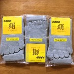 絹のソックスで夏の蒸れ対策をしよう!